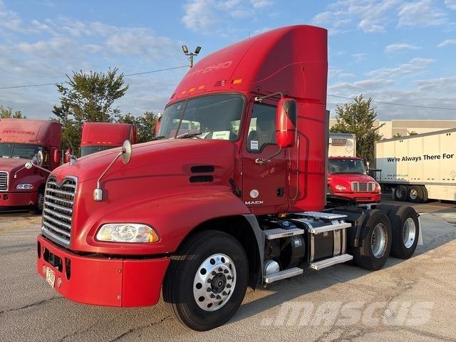 Mack CXU613 Влекачи