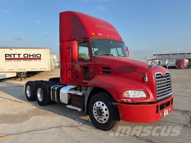Mack CXU613 Влекачи