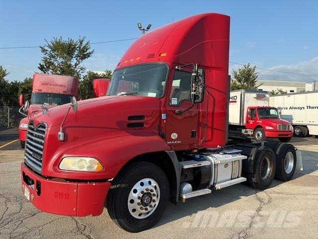 Mack CXU613 Влекачи