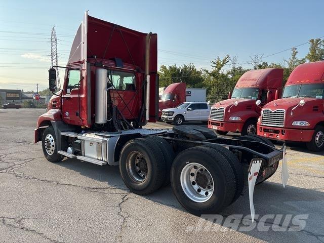 Mack CXU613 Влекачи