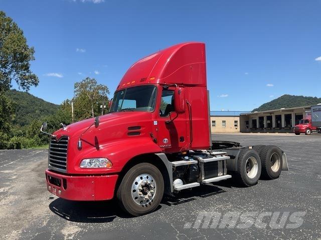 Mack CXU613 Влекачи