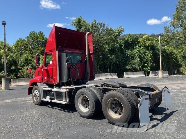Mack CXU613 Влекачи