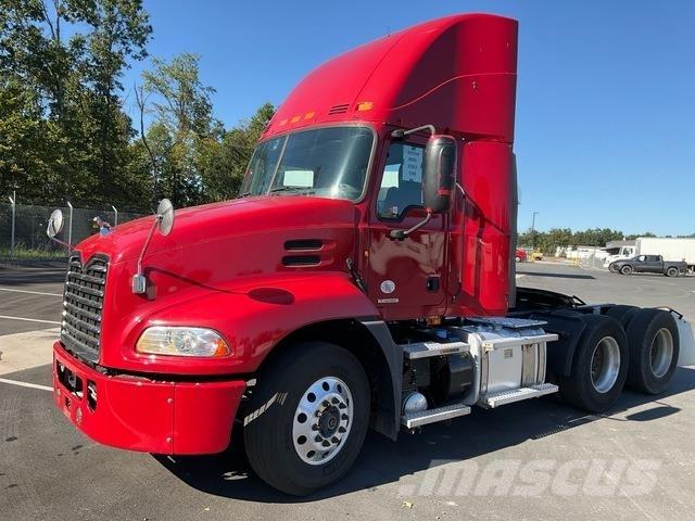 Mack CXU613 Влекачи