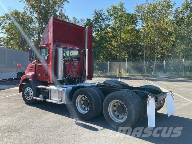Mack CXU613 Влекачи