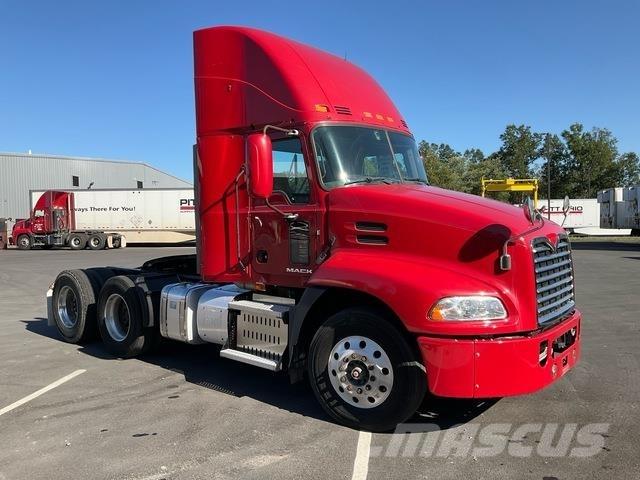 Mack CXU613 Влекачи