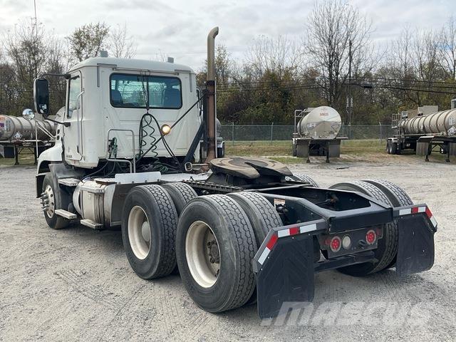 Mack CXU613 Влекачи