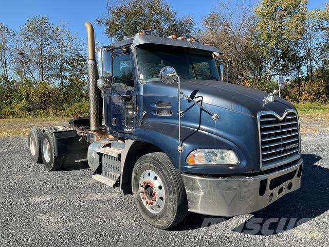 Mack CXU613 Влекачи