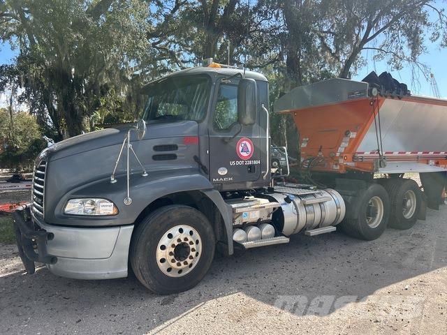 Mack CXU613 Влекачи