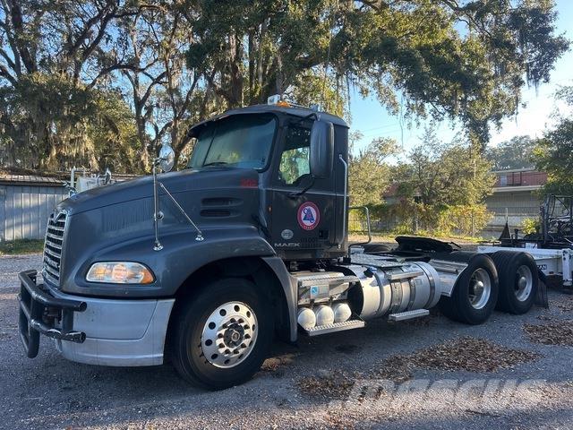 Mack CXU613 Влекачи