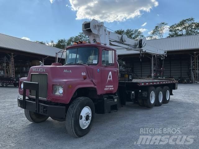 Mack DM686S Други