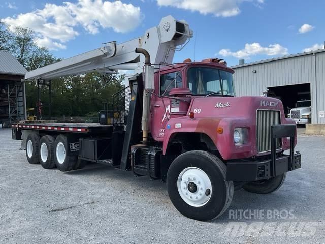 Mack DM686S Други