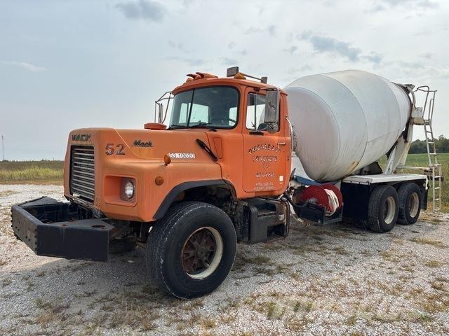 Mack DM690 Цистерни за вода
