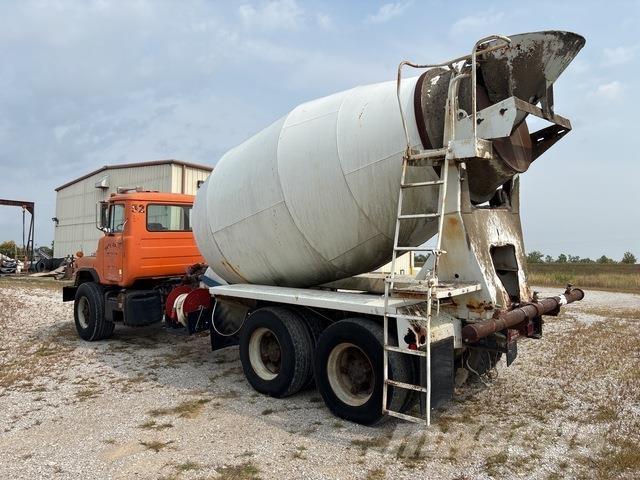 Mack DM690 Цистерни за вода
