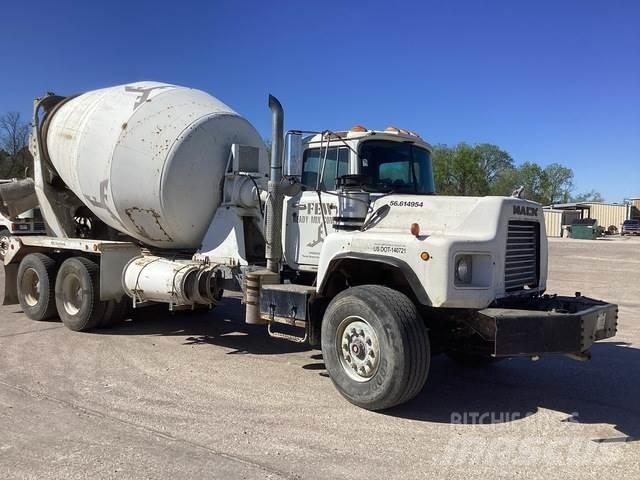 Mack DM690S Други
