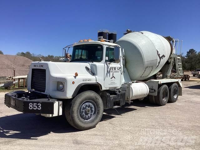 Mack DM690S Други