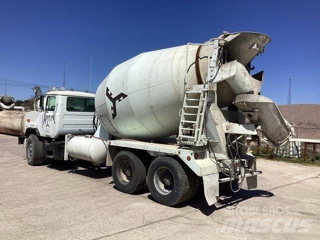 Mack DM690S Други