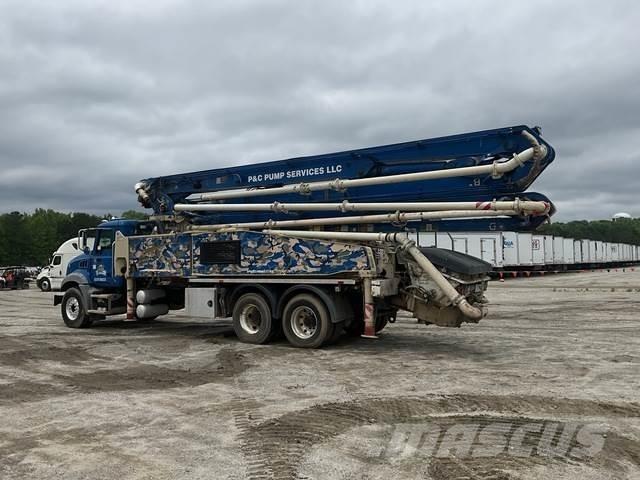 Mack GR64B Бетонопомпи
