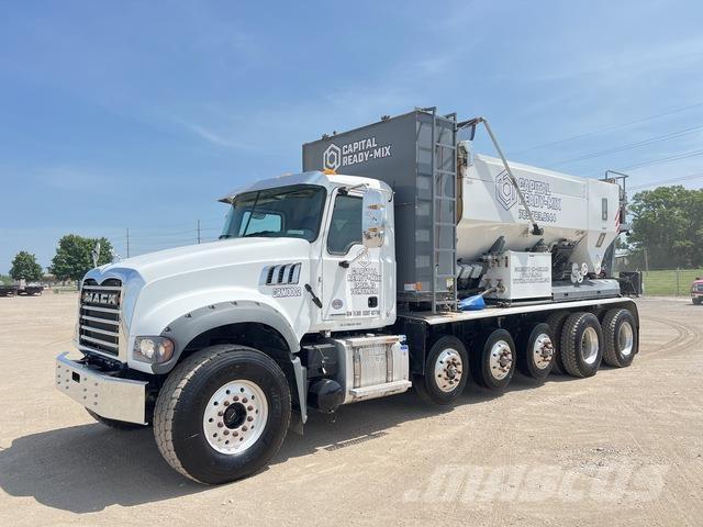 Mack GR64F Автобетоновози
