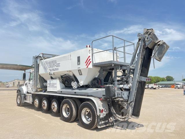 Mack GR64F Автобетоновози
