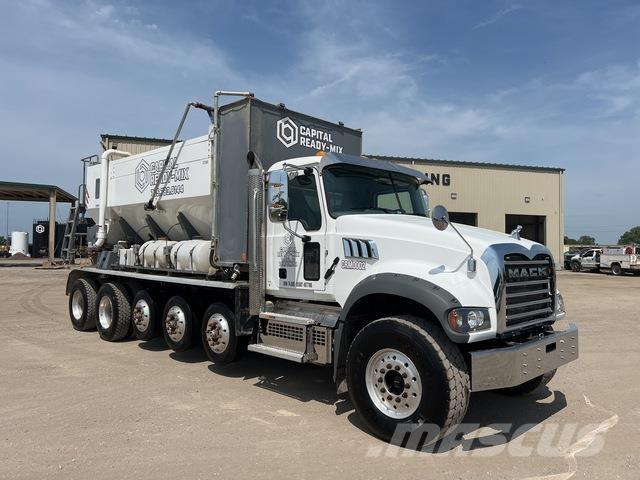 Mack GR64F Автобетоновози
