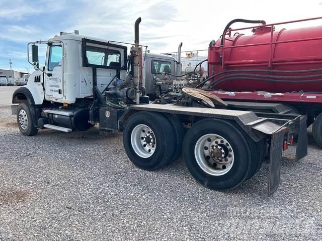 Mack GU713 Влекачи