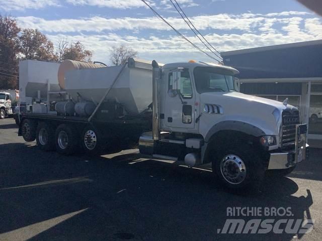 Mack GU713 Автобетоновози
