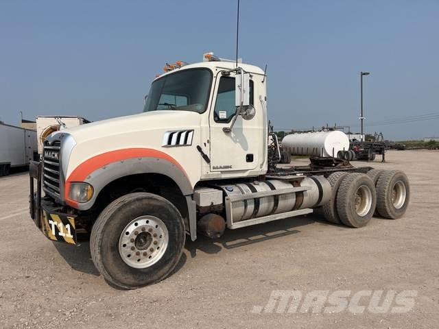 Mack GU713 Влекачи
