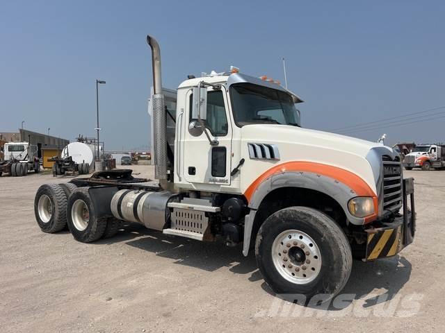Mack GU713 Влекачи