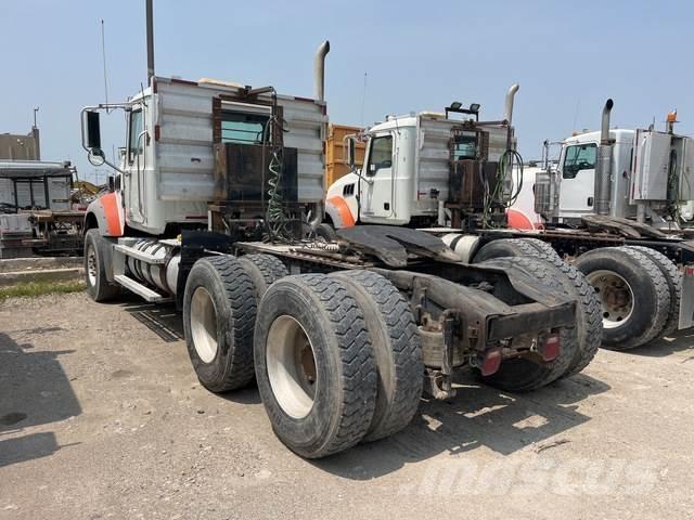 Mack GU713 Влекачи