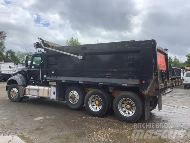 Mack GU713 Самосвал