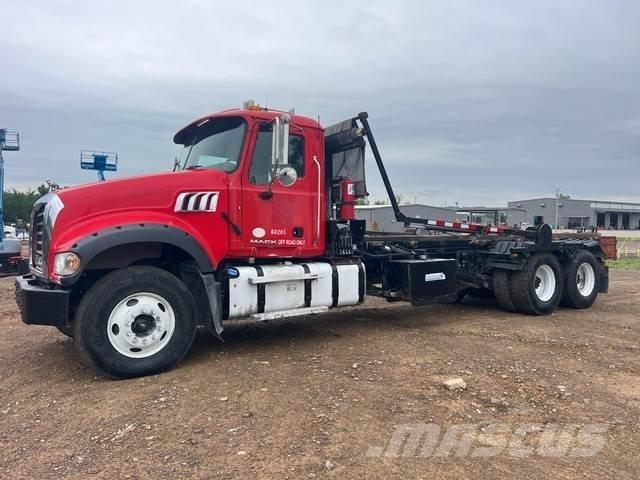 Mack GU713 Камиони със скипов подемник
