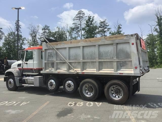 Mack GU713 Самосвал