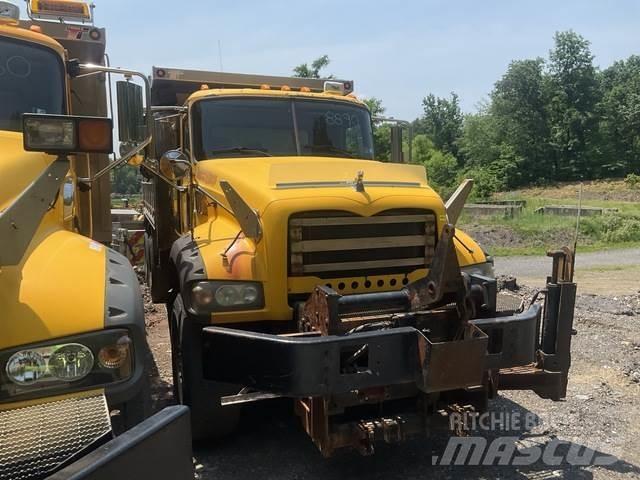 Mack GU713 Снегочистачки