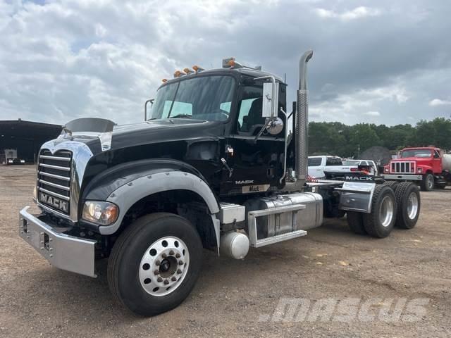 Mack GU713 Влекачи