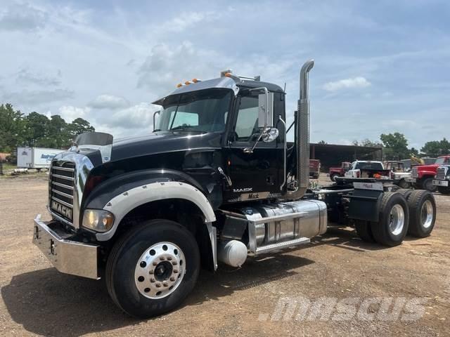 Mack GU713 Влекачи