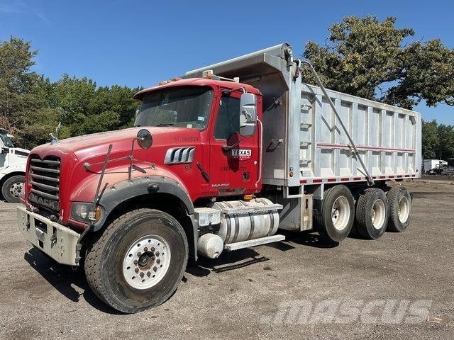 Mack GU713 Самосвал