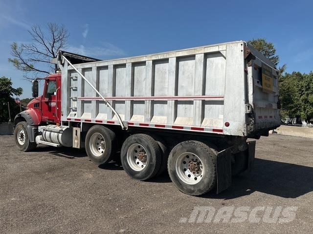 Mack GU713 Самосвал