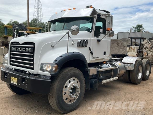 Mack GU713 Влекачи