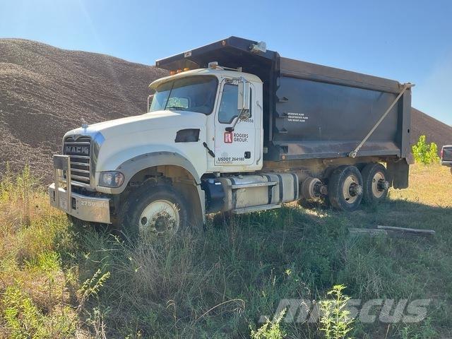 Mack GU713 Самосвал