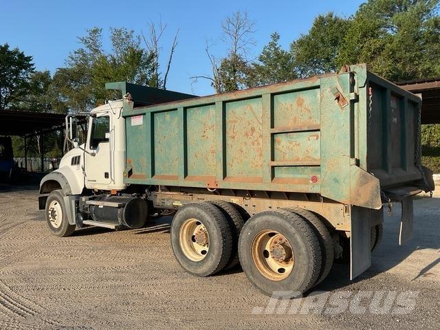 Mack GU713 Самосвал