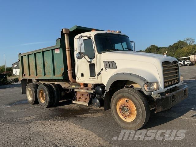 Mack GU713 Самосвал