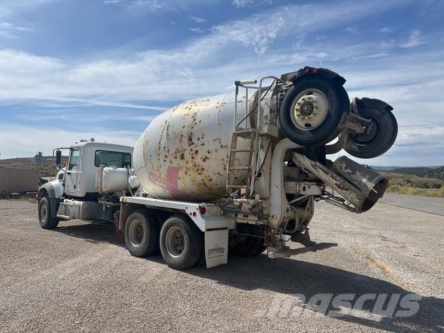 Mack GU713 Други