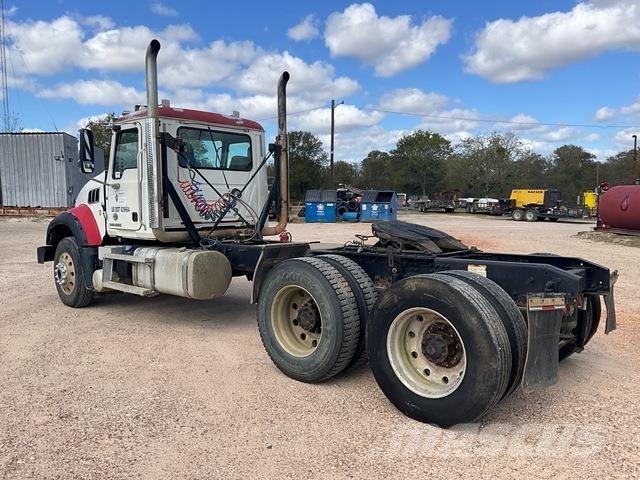 Mack GU713 Влекачи