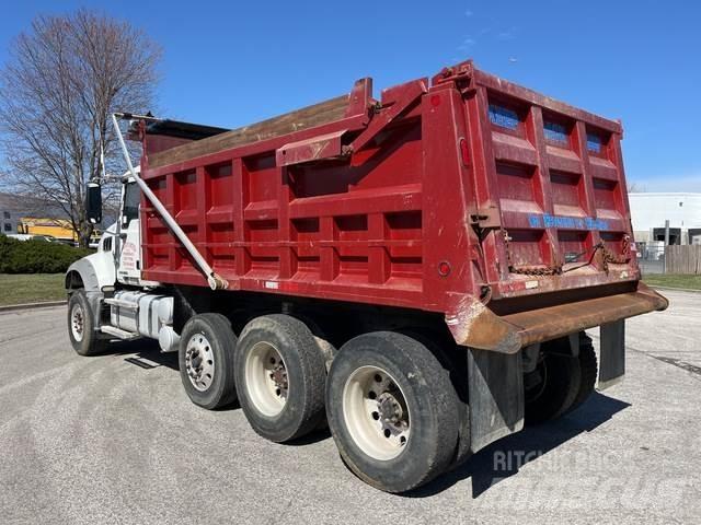 Mack GU714 Самосвал