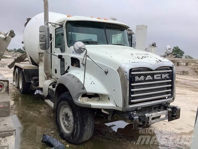 Mack GU813 Други