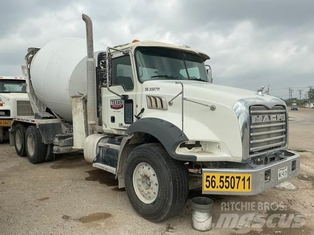 Mack GU813 Други