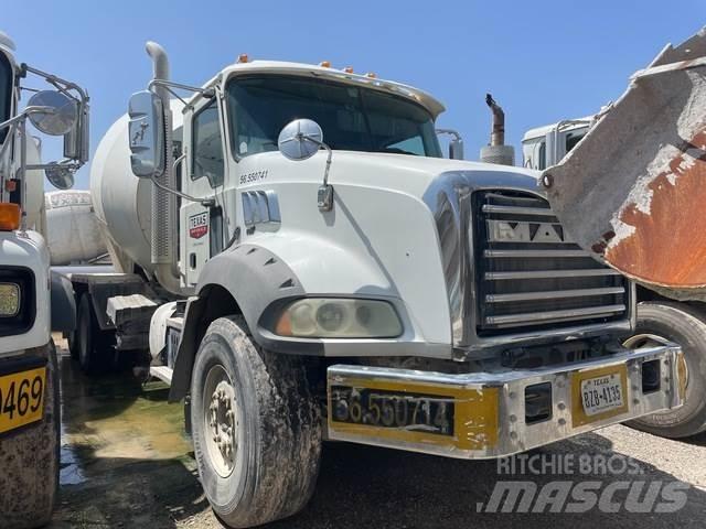 Mack GU813 Други