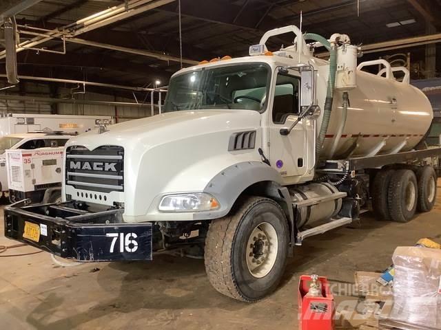 Mack GU813 Цистерна