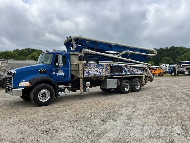 Mack GU813 Бетонопомпи
