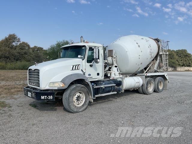 Mack GU813 Други